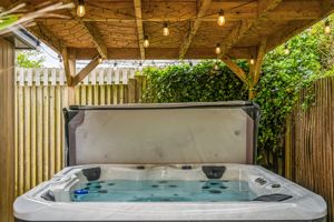 Hot tub - click for photo gallery